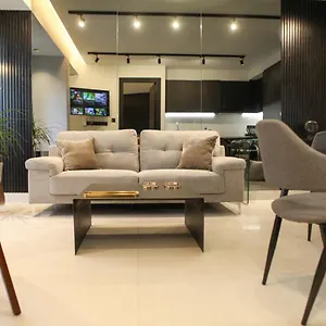 Raam Luxury Apartment Larnaca
